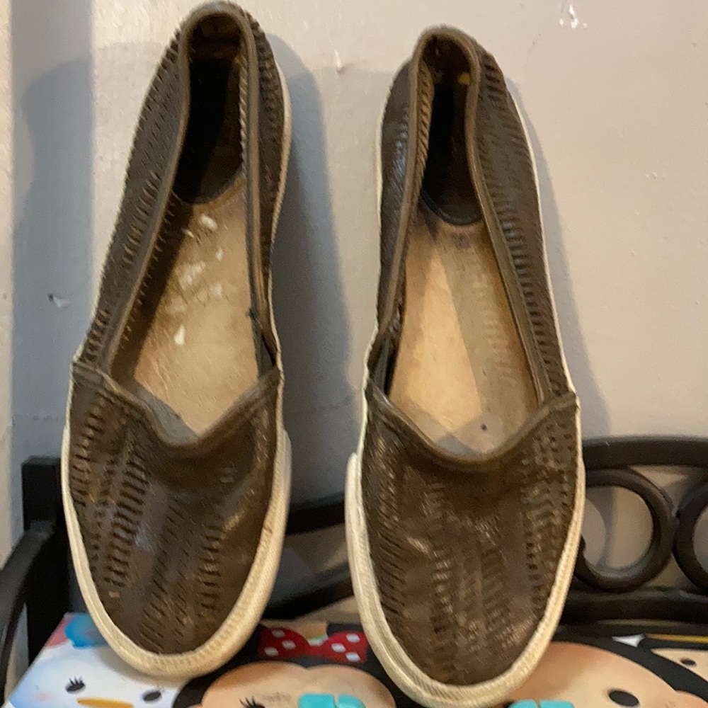 Frye brown cut out slip on flats